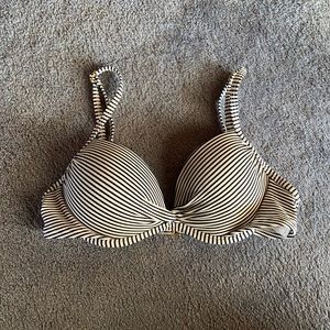 Striped bikini top! 👙
